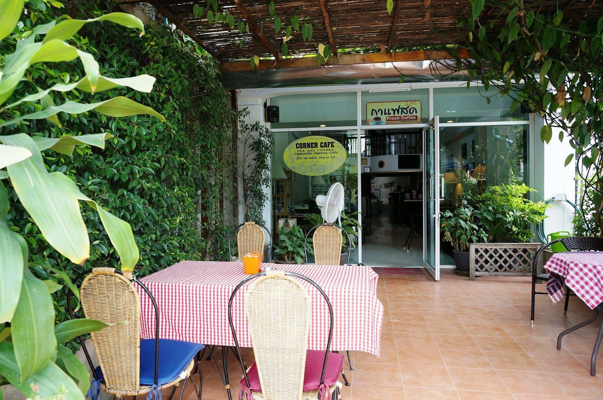 Corner Cafe Bed & Breakfast ホアヒン郡 エクステリア 写真